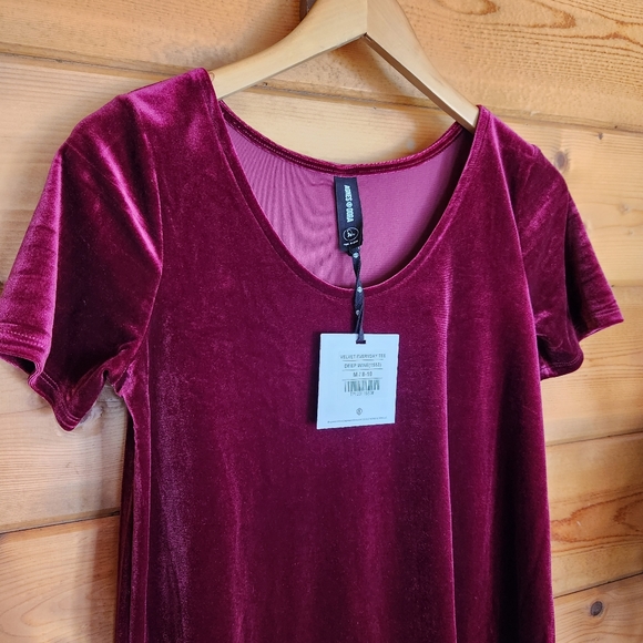 Agnes & Dora 💜 NWT Velvet Everyday Tee Shirt Deep Wine Red Velour Top Hi Low M - Picture 2 of 8